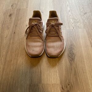 Adidas Swift Run. Women’s size 9.